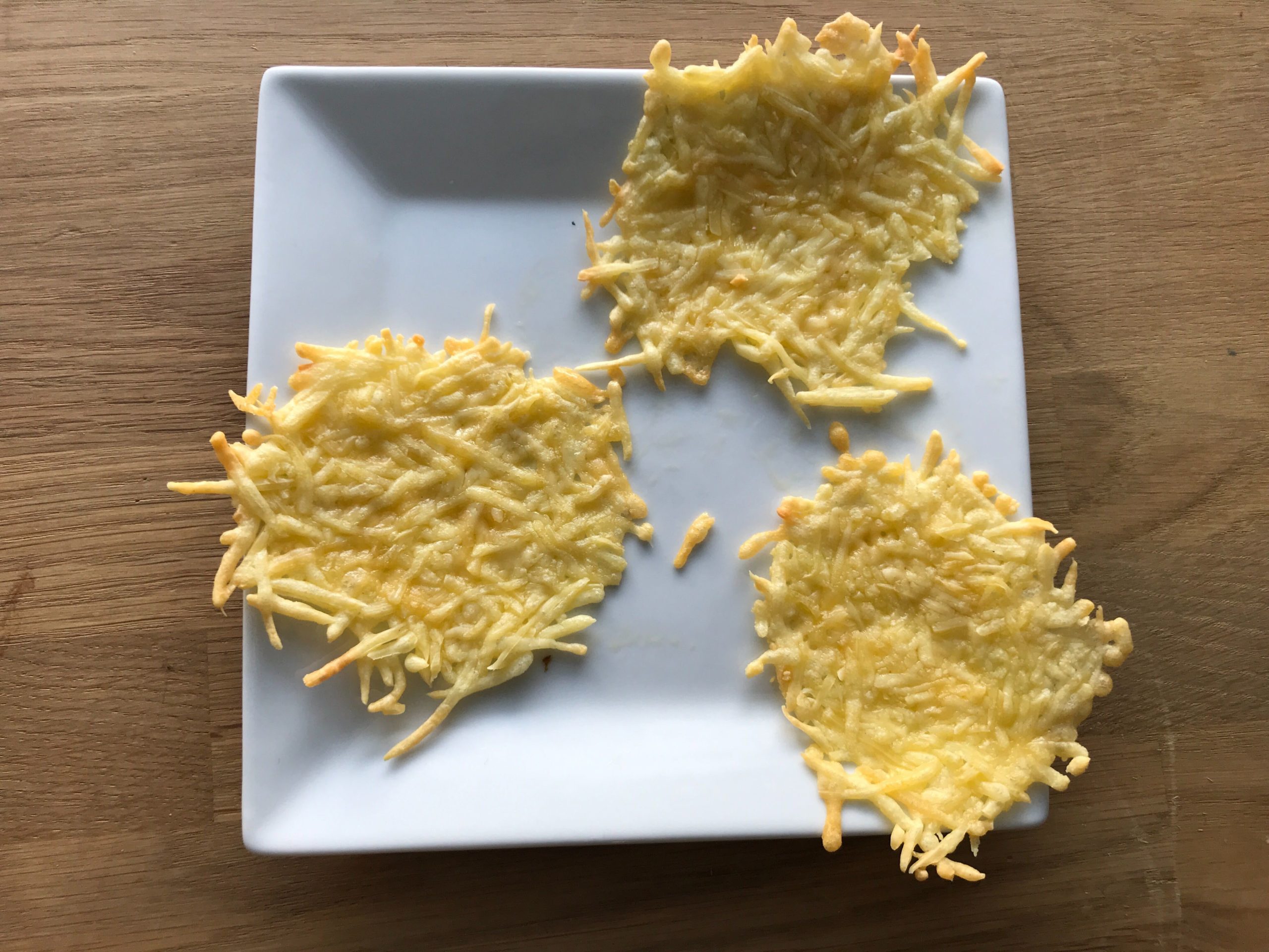Recept: Keto crackers van Parmezaanse kaas